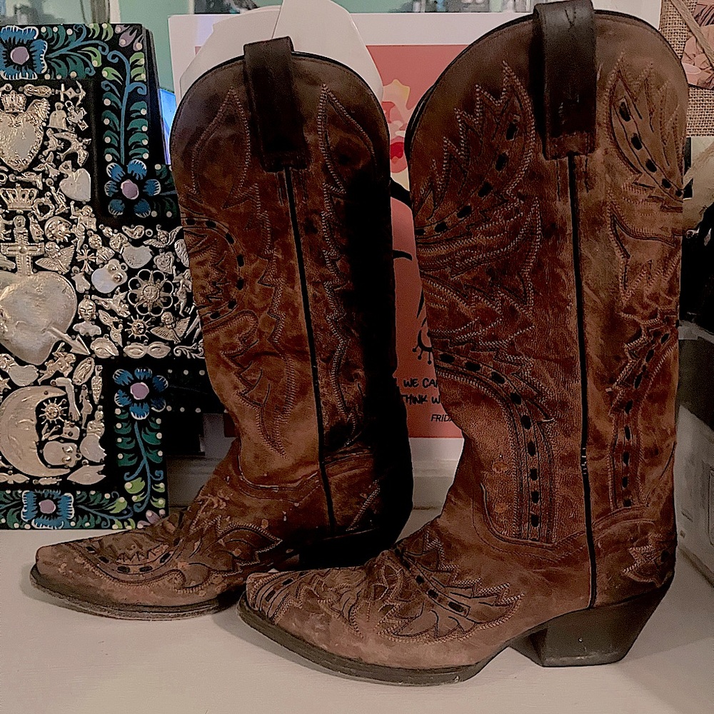 Embroidered brown & tan distressed cowgirl boots size 6.5 M